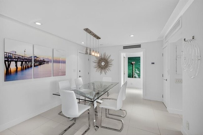 Building Photo - 2715 N Ocean Blvd