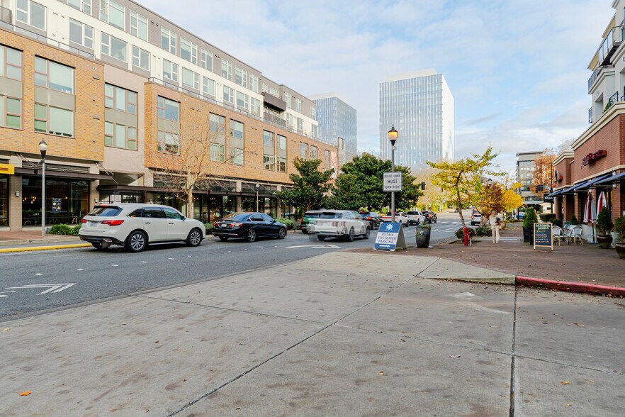 Building Photo - 10333 Main St