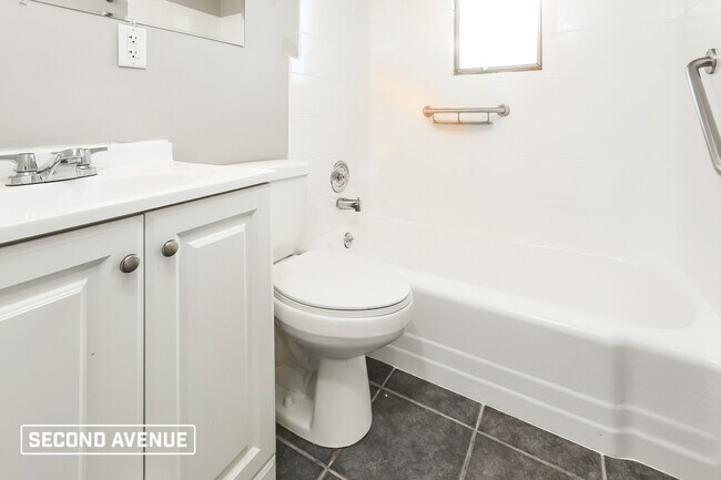 Building Photo - 136 College Park Dr