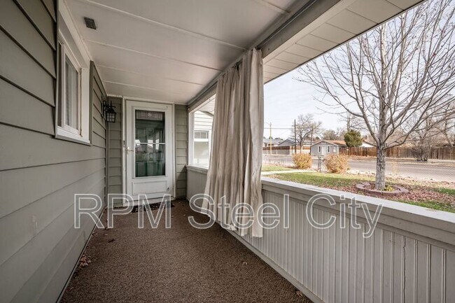 Building Photo - 903 W 15th St