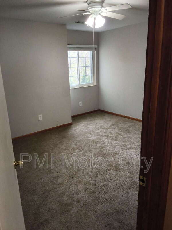 Building Photo - 30512 Oakridge Manor Dr