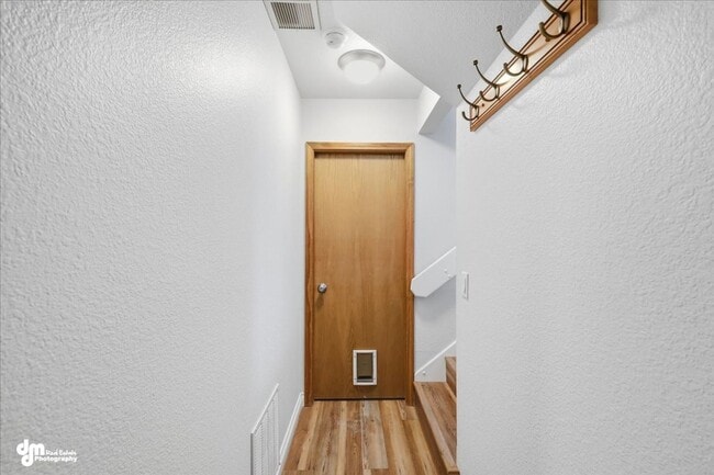 Building Photo - Recently Updated 2BR + Office / 1BA Home Near Seldon Road