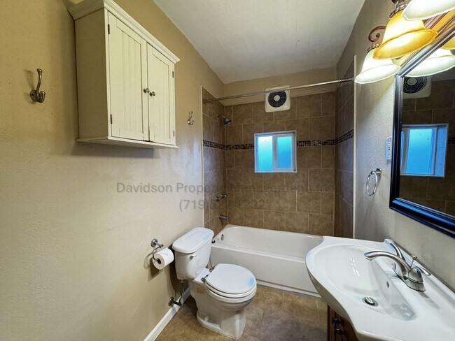 Building Photo - 2206 W Platte Ave