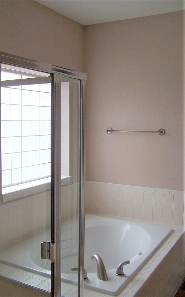 Building Photo - 2361 Craycroft Dr