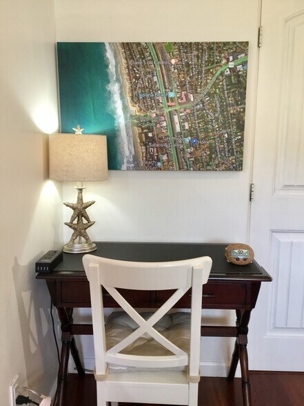 Building Photo - 313 S Rios Ave