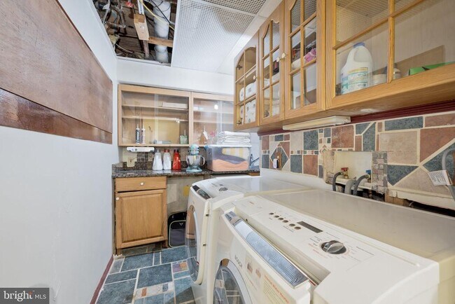 Building Photo - 7248 Stover Dr