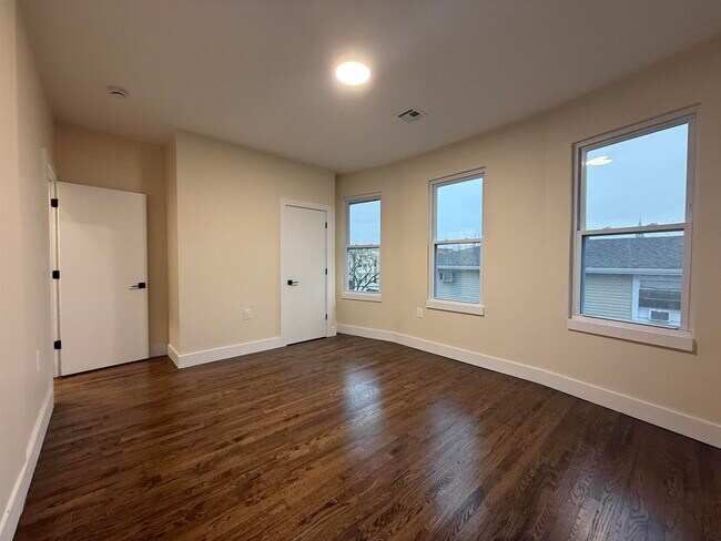 Building Photo - 165 Danforth Ave