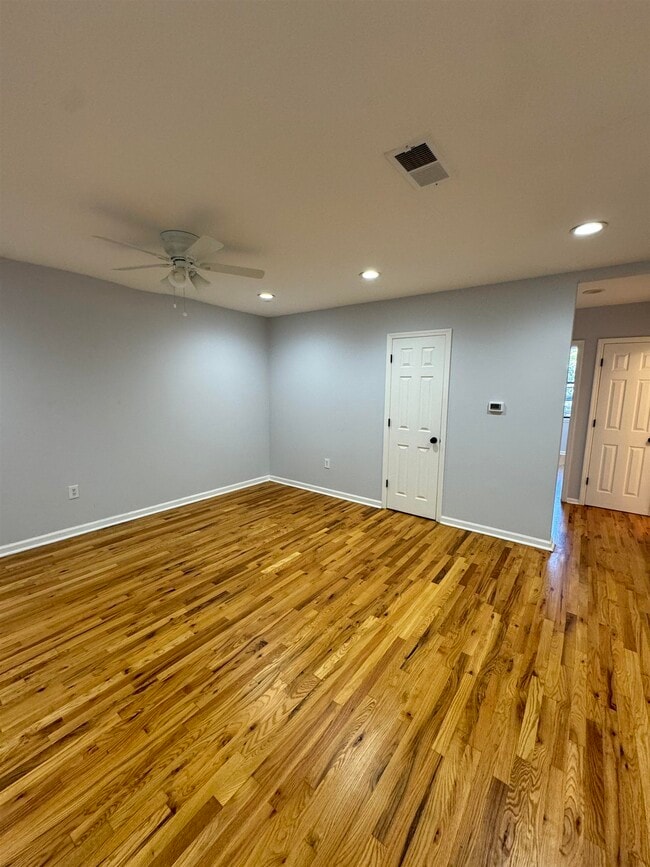 Building Photo - 384 Palisade Ave