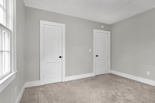 Building Photo - 216 Hawthrone