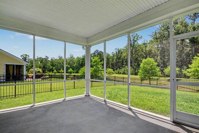 Building Photo - 2223 Blue Crane Cir