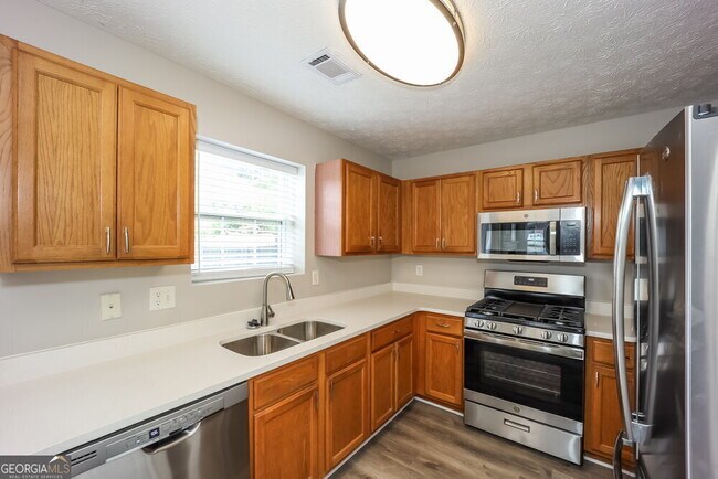 Building Photo - 7565 Woodbine Pl