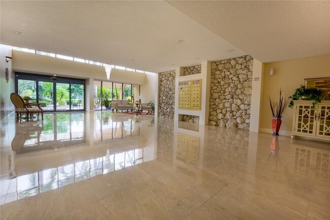 Building Photo - 16251 Golf Club Rd