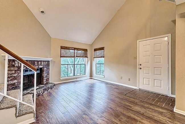 Building Photo - 3130 Walnut Bend Ln