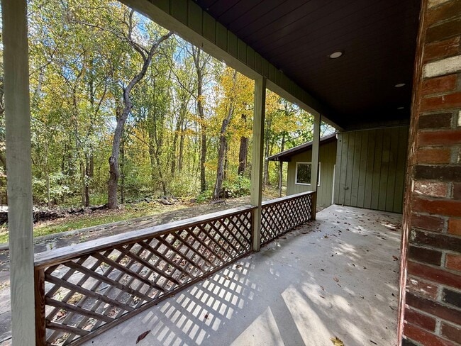 Building Photo - *AMAZING Sprawling Ranch Home*