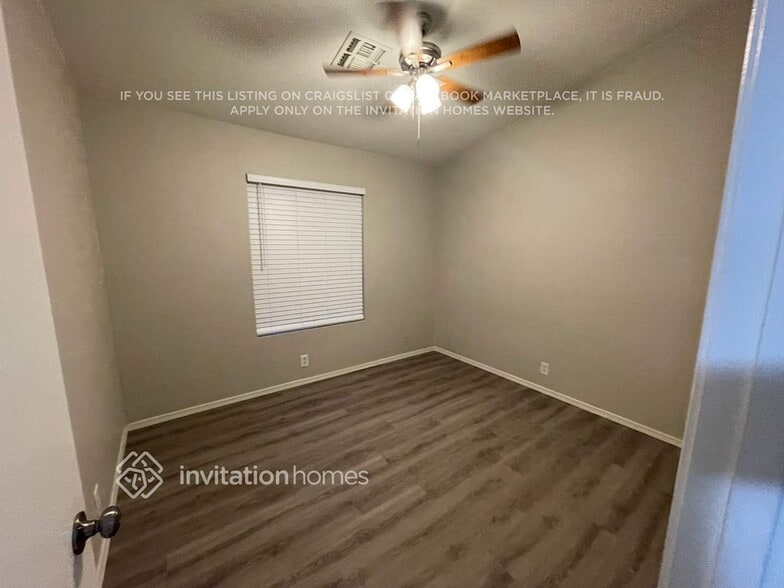 Building Photo - 10728 E Enid Ave