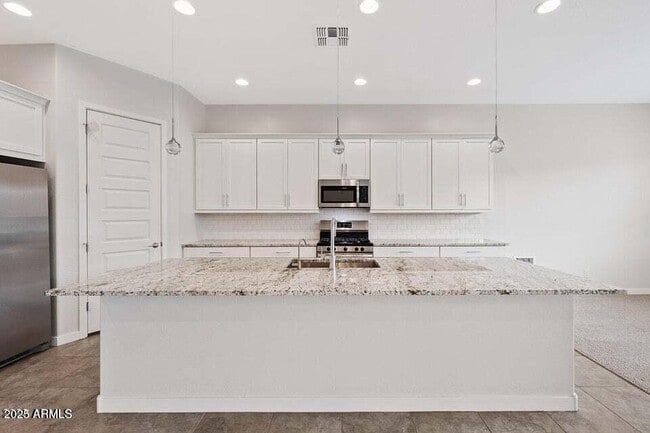 Building Photo - 9749 E Tahoe Ave