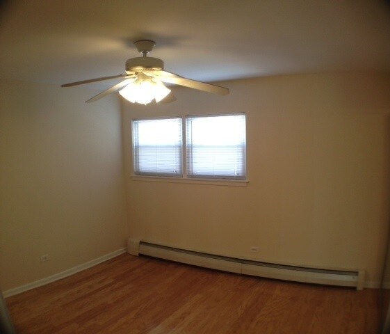 Building Photo - 5347 W Belmont Ave