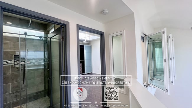 Building Photo - Contemporary loft-style 1 bedroom $2400