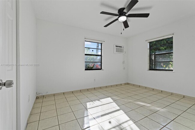 Building Photo - 5973 SW 41st St