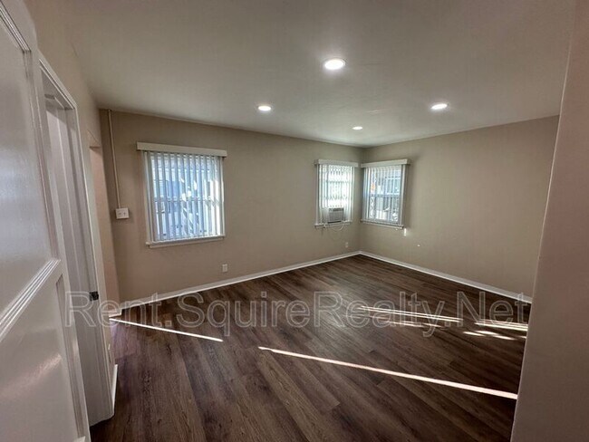 Building Photo - 901 N San Gabriel Ave