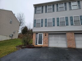 Building Photo - 673 Rockwood Dr