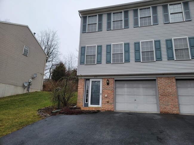 Building Photo - 673 Rockwood Dr