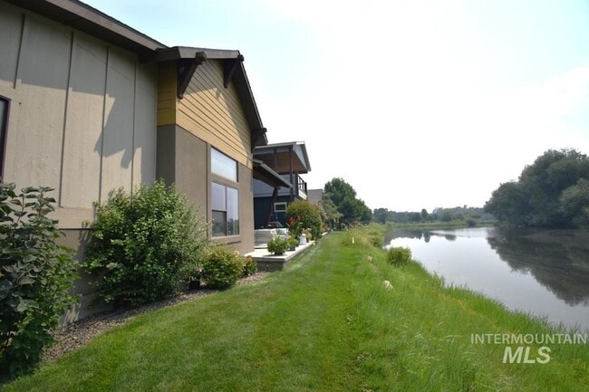 Building Photo - 1193 E Lone Shore Dr