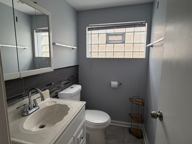 Building Photo - 8201 S Homan Ave