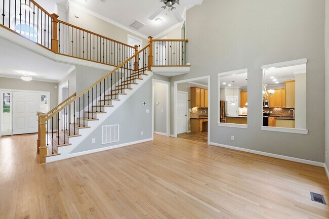 Building Photo - Gorgeous and Spacious 5 Bedroom Home, Cul-de-sac lot, Vaulted Ceilings, Large Backyard, Stunning ...