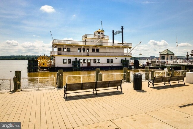 Building Photo - 1808 W Abingdon Dr