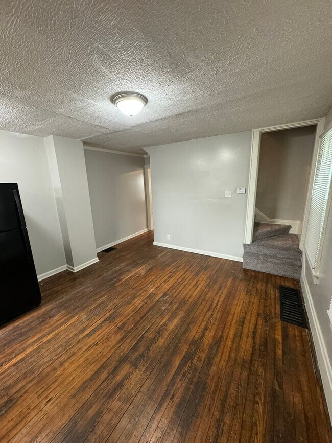 Building Photo - 149-151-151 E Woodrow Ave