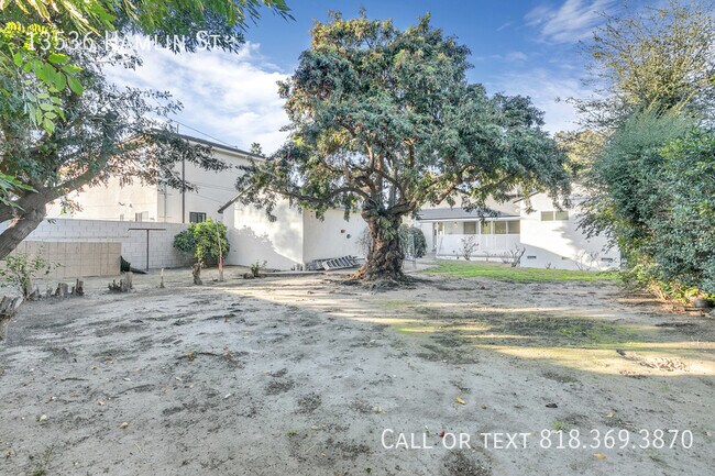 Building Photo - 13536 Hamlin St