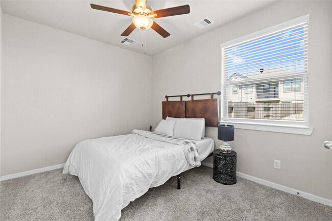 Building Photo - 9443 Starlight Oak Dr