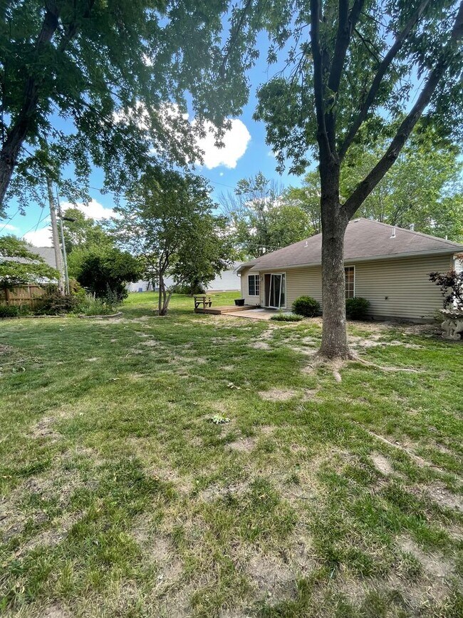 Building Photo - 609 Heidman