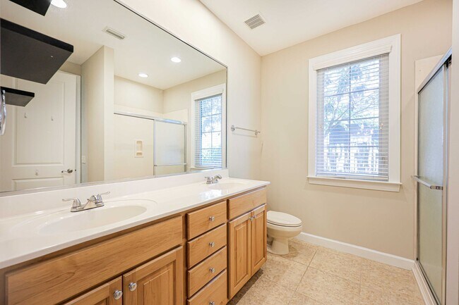 Building Photo - Church Street Village Home For Rent