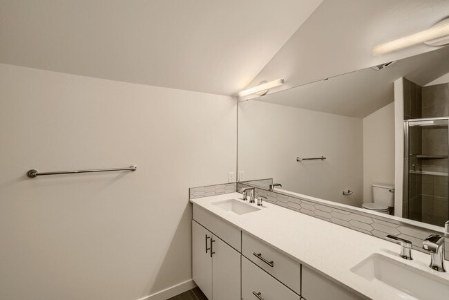 Building Photo - Immaculate Newer Construction - 3 Bed 2 Ba...