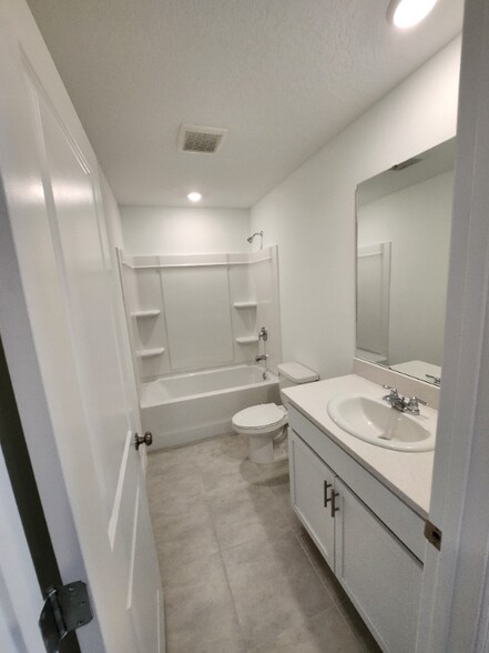 Building Photo - 7653 Waterscape Dr