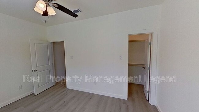 Building Photo - 1009 Dubois St