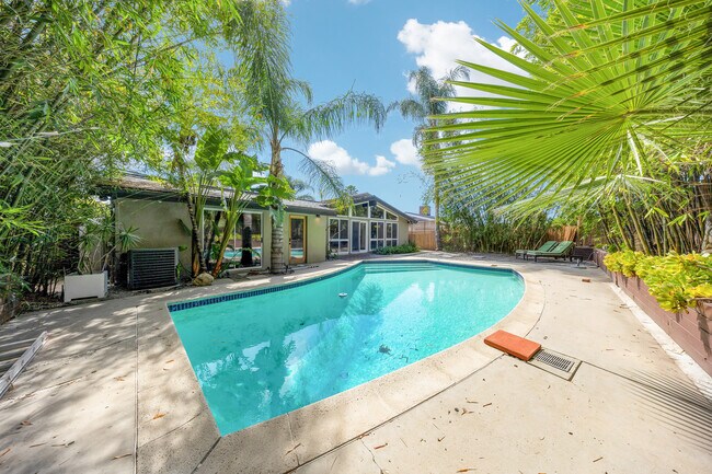 Building Photo - 16439 Kingsbury St