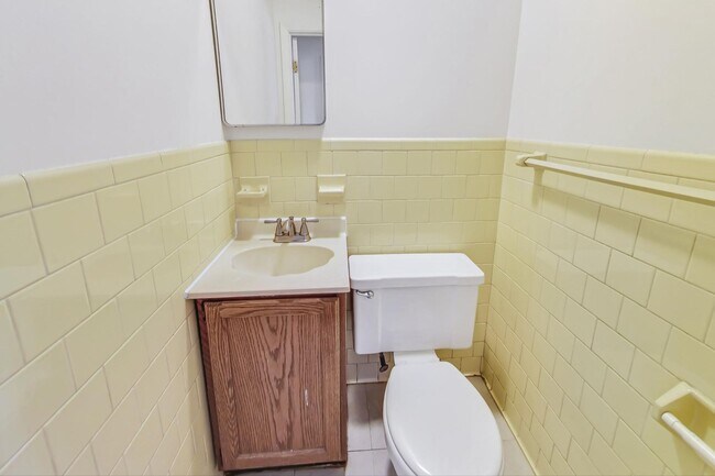 Building Photo - Fantastic in Frederick! Spacious 4 level Split -- 4 beds + 1 Full and 2 half baths