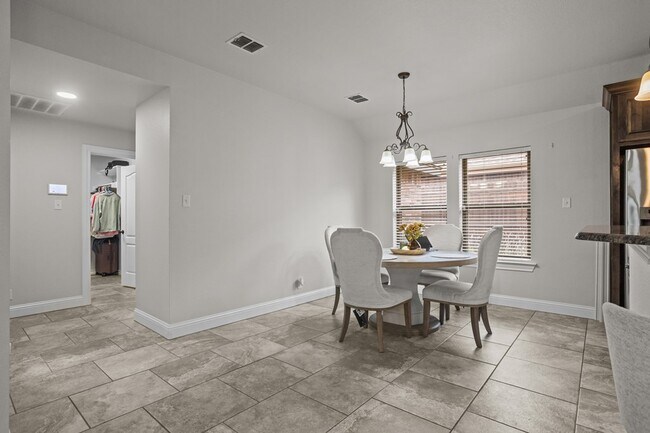 Building Photo - 5903 Sabine Dr