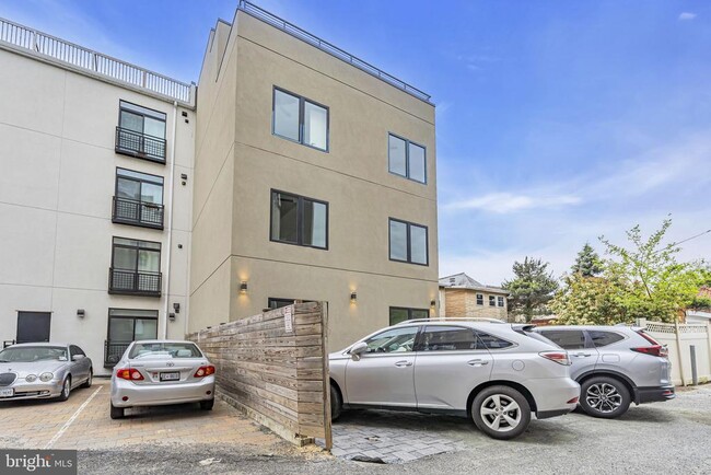Building Photo - 1103 Fern St NW