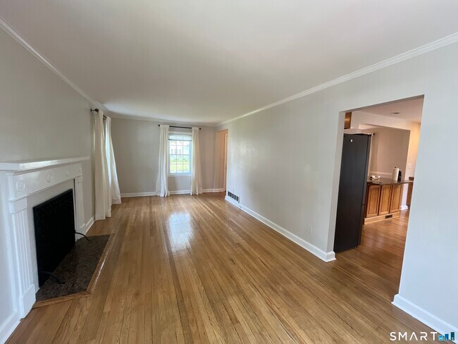 Building Photo - 65 Buell St