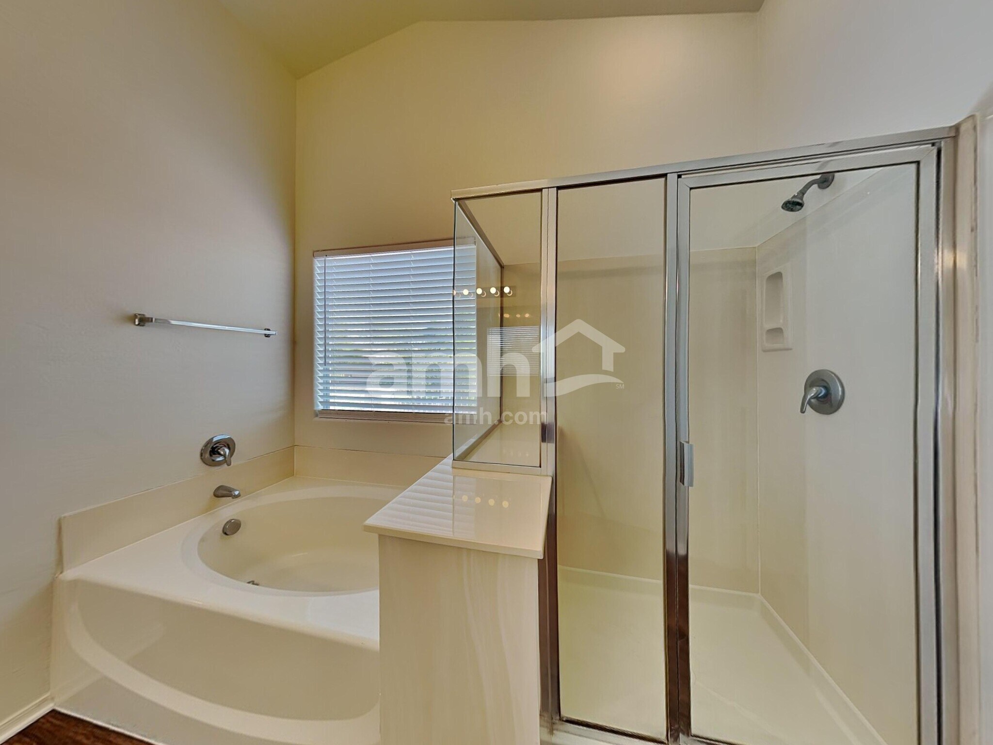 Building Photo - 6507 W Hughes Dr