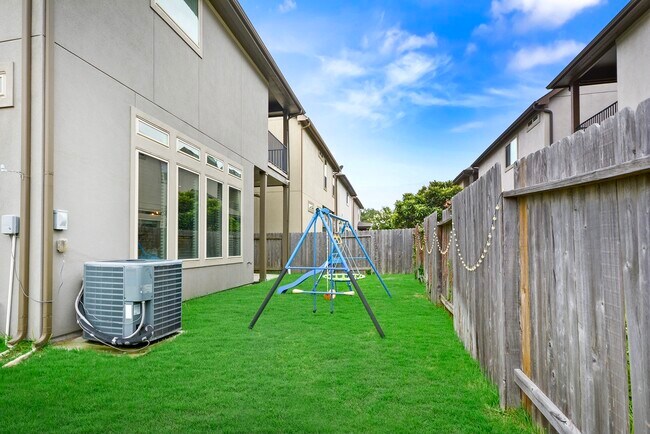 Building Photo - 13204 Leighton Gardens Dr