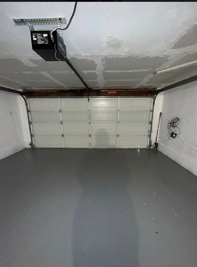 Building Photo - Beautifully Updated 3 Bed, 2 Bath House