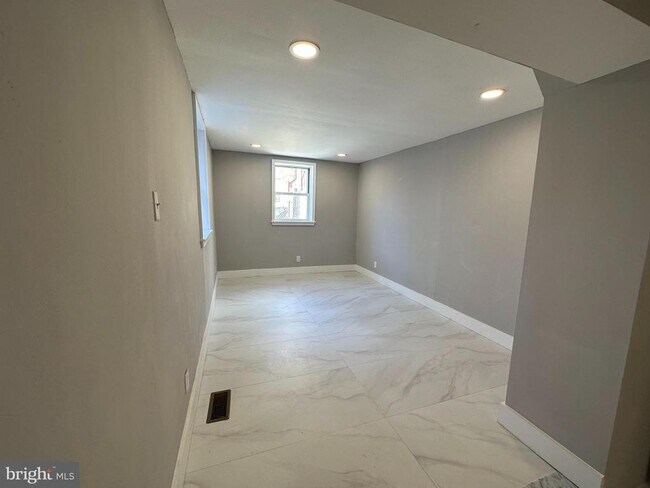 Building Photo - 1512 N 4th St