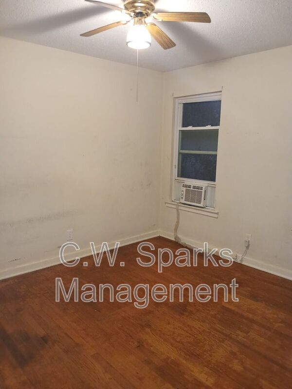 Building Photo - 3015 Avon St