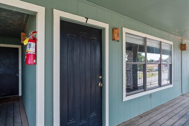 Building Photo - 20802 Bonanza St