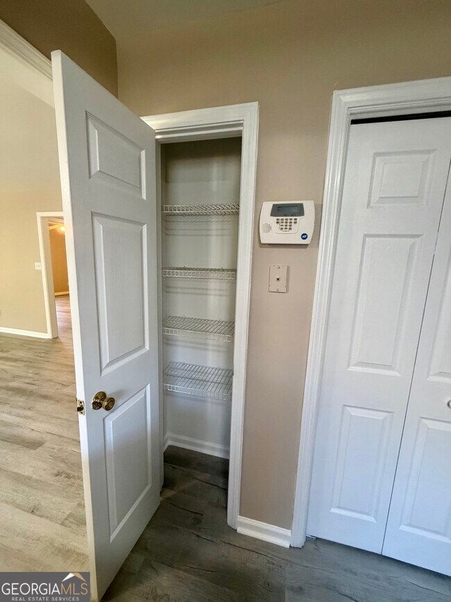 Building Photo - 110 Alice Dr